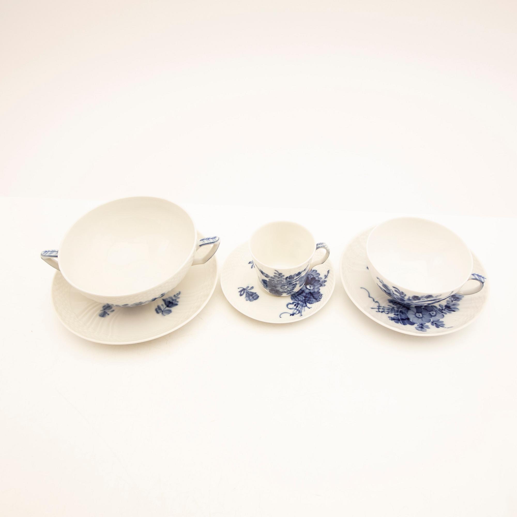 Service "Blue Flower" approx. 130 pcs Royal Copenhagen Denmark 20th century porcelain.