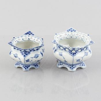 Two 'Blue Fluted Full Lace' / 'Musselmalet' porcelain sugar bowls, model 1112 and 1113, 20th century.