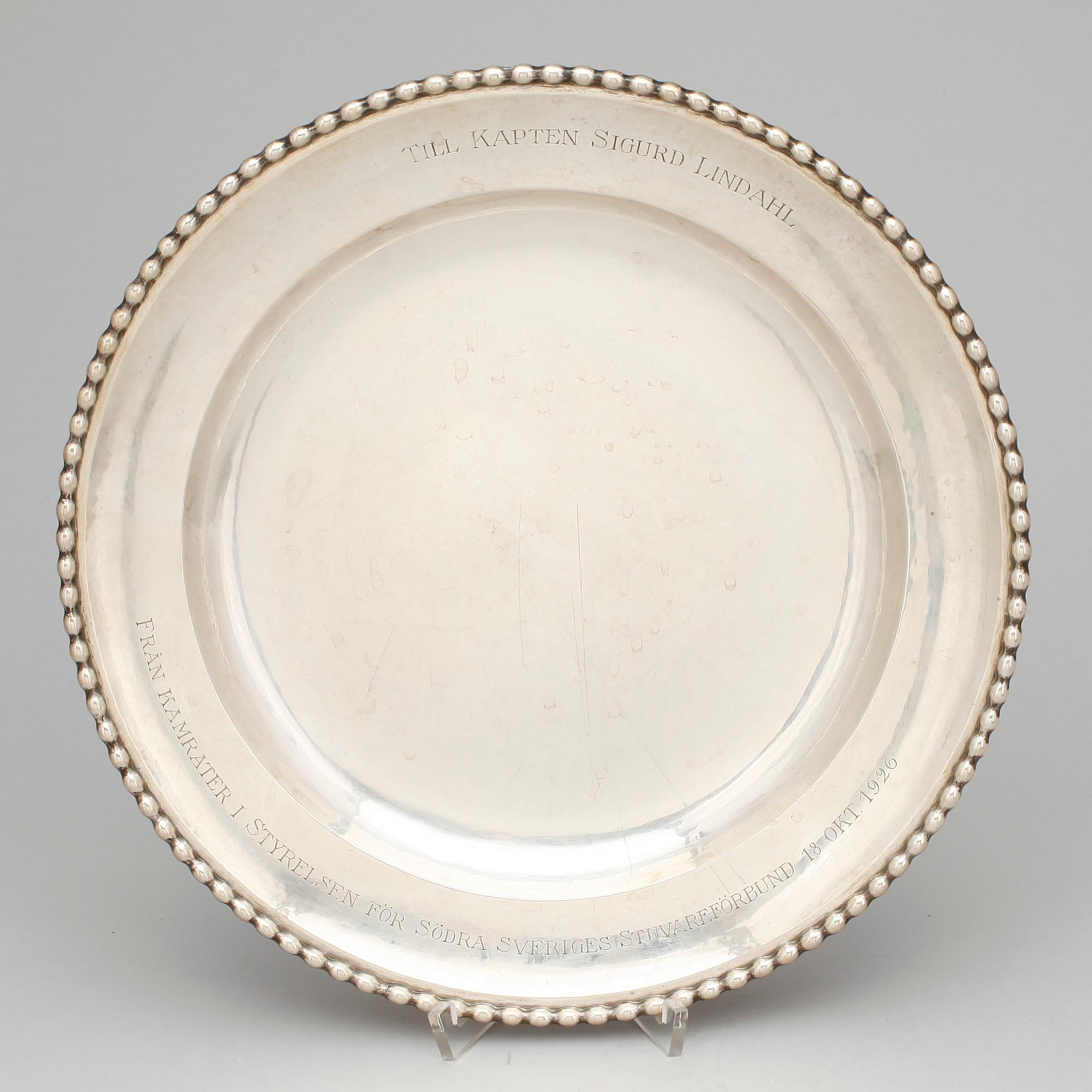 FAT samt SKÅL, silver, bland annat CG Hallberg, Stockholm, 1927. Totalvikt ca 360 gram.