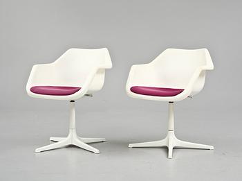 SNURRSTOLAR, ett par, Robin Day för Hille, England, tillverkade på licens av Overman, Sverige, 1900-talets andra hälft.