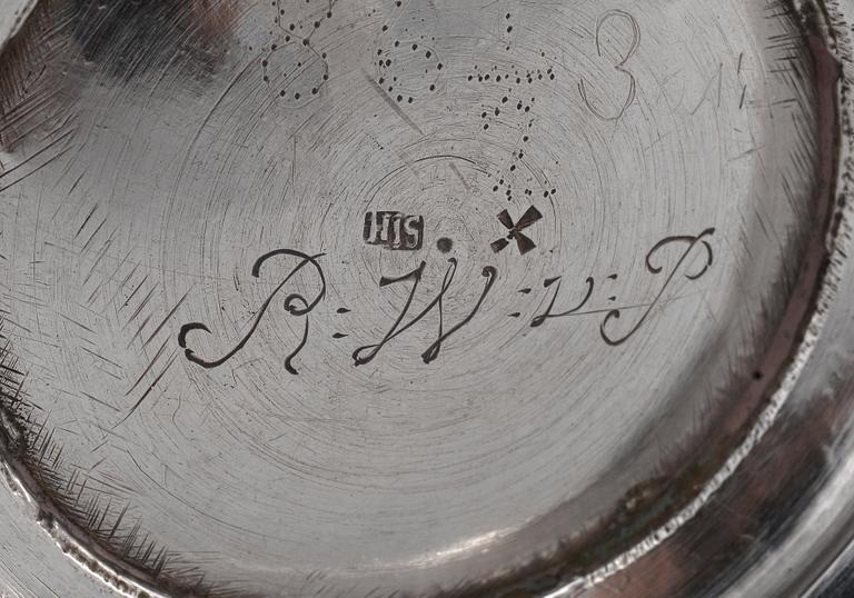 PIKARI, hopeaa Heinrich Johann Gustavson 1746-77 Tallinna. Paino 356 g.