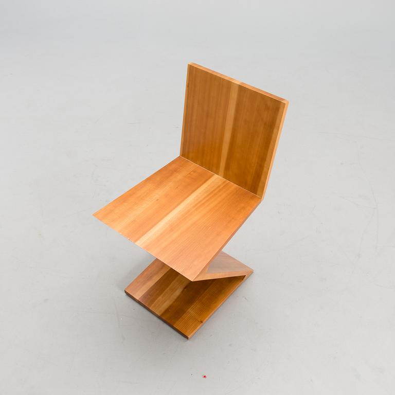 A Z-chair, 280 Zig Zag, for Cassina, from the late 20th century, designed 1934.