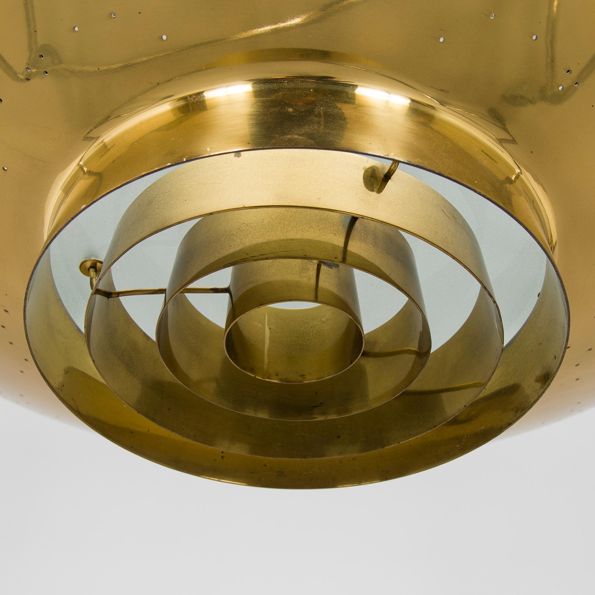 Paavo Tynell, a mid-20th-century '9060' pendant light for Taito, Finland.