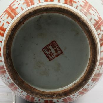 GOLVVAS, porslin, Kina, 1900-talets första hälft.