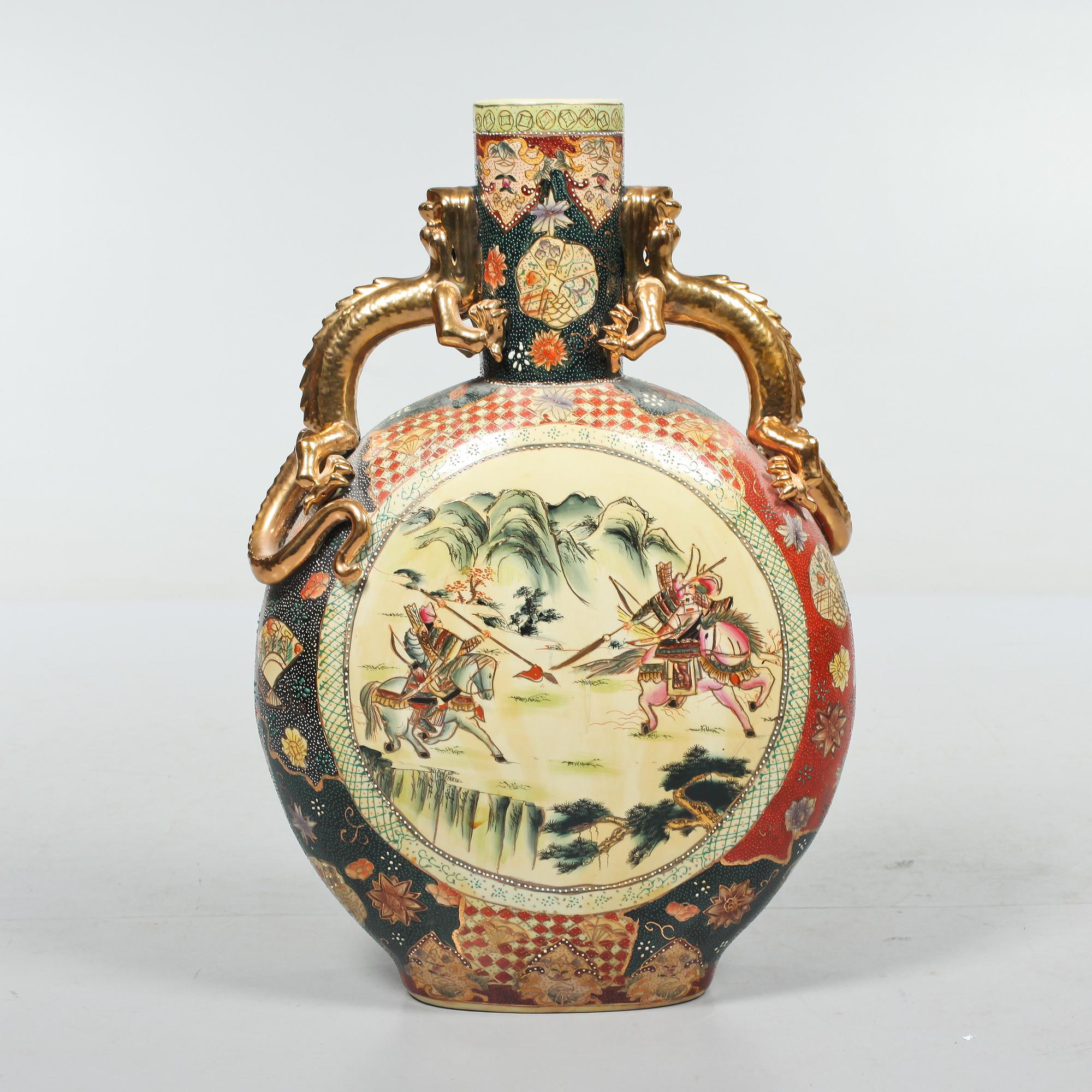 PILGRIMSKRUS, porslin, Japan, 1900-tal.