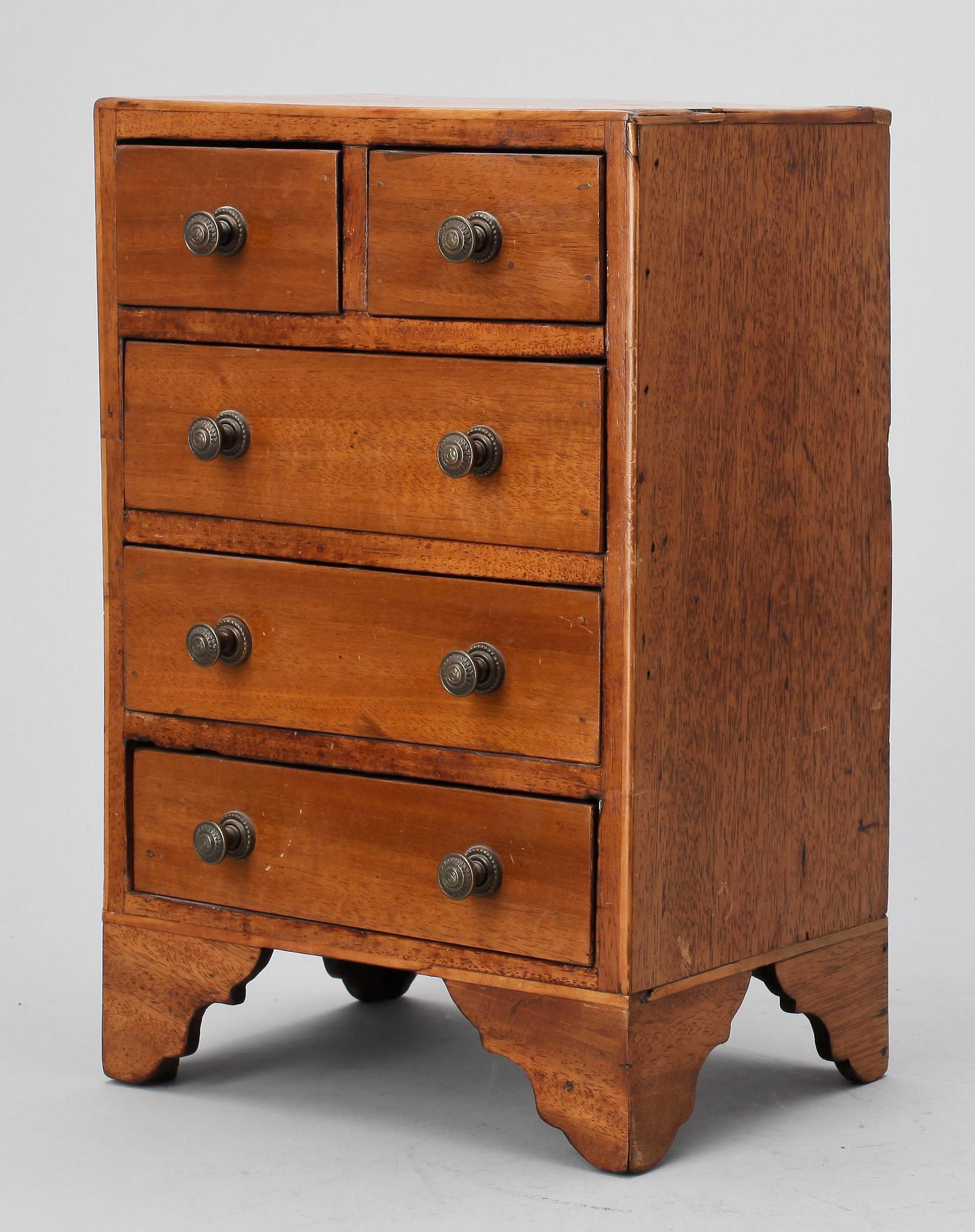BYRÅ, miniatyr, 1800-talets första hälft.