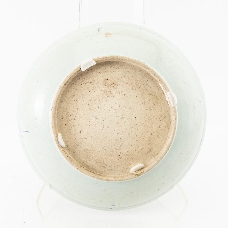 Bowl, China, Kangxi style, late 19th century, porcelain.