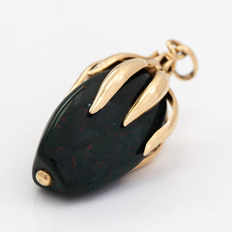 A ca. 17K gold pendant with a heliotrope.