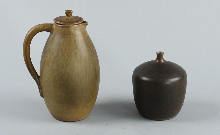 KANNA MED LOCK SAMT VAS, stengods, Åke Holm.