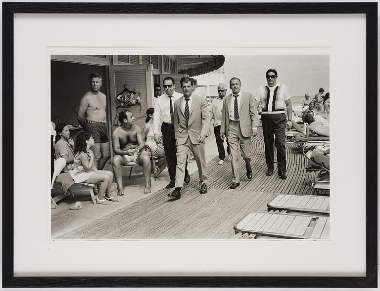 Terry O'Neill, "Frank Sinatra, Miami Beach, 1968".