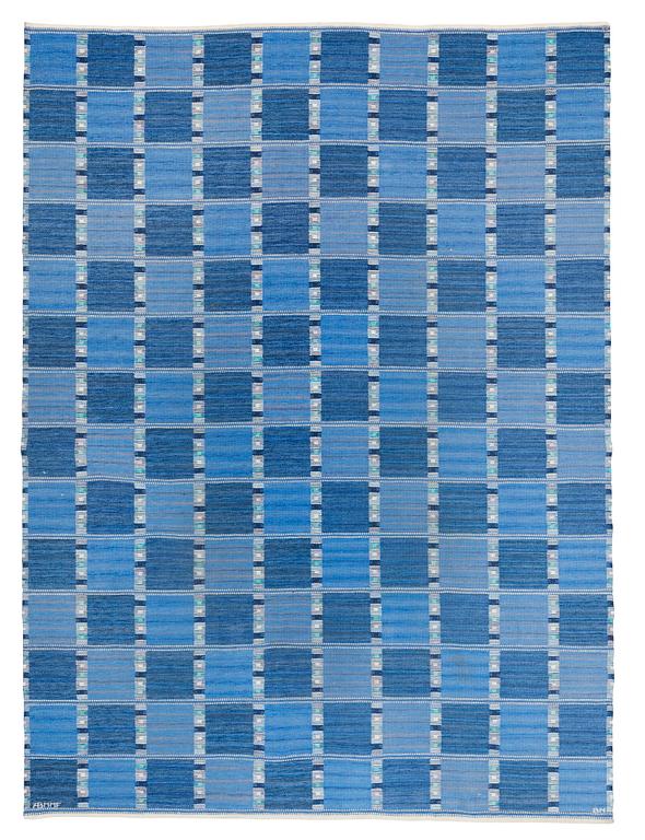 CARPET. "Falurutan, blå". Flat weave. 372 x 274,5 cm. Signed AB MMF BN.