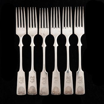 BESTICK, 6+6 "Musslan" silver, Helsingfors 1936-1950. Knivbladen stål. Sammanlagd vikt ca 748 g.