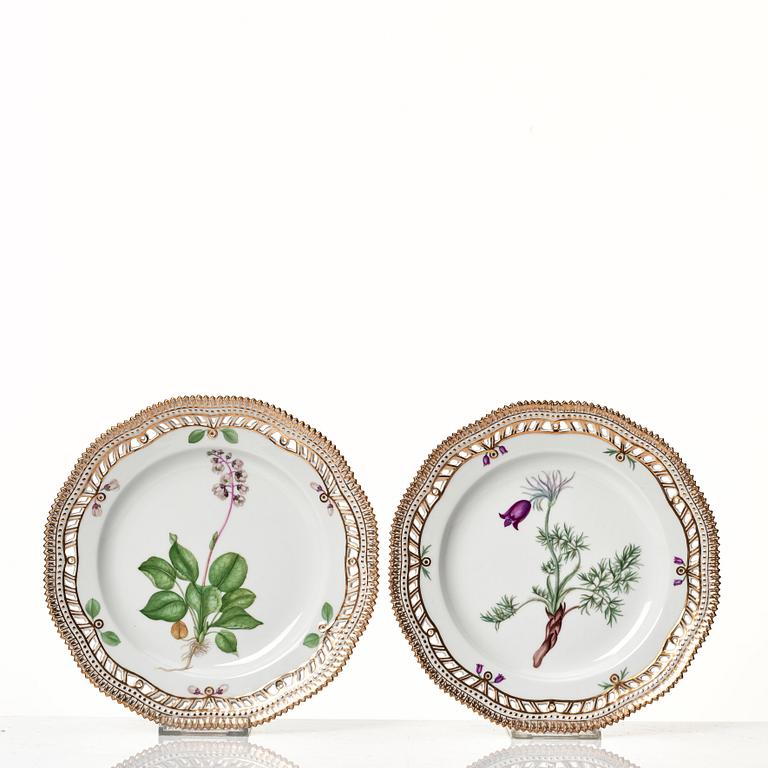 A set of 12 Royal Copenhagen 'Flora Danica' dessert dishes, Denmark, 20th Century.