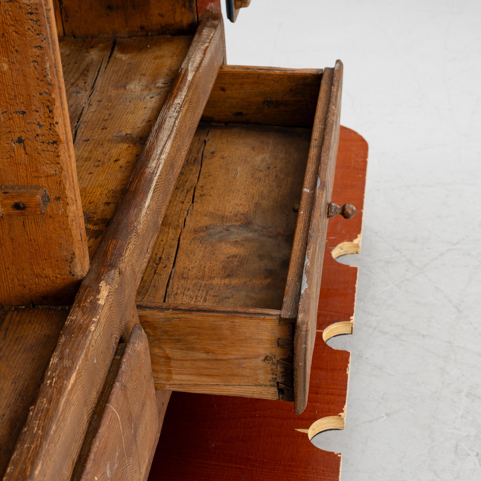 Skåp, allmoge, daterat 1818.