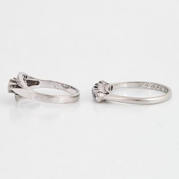 Two diamondrings.