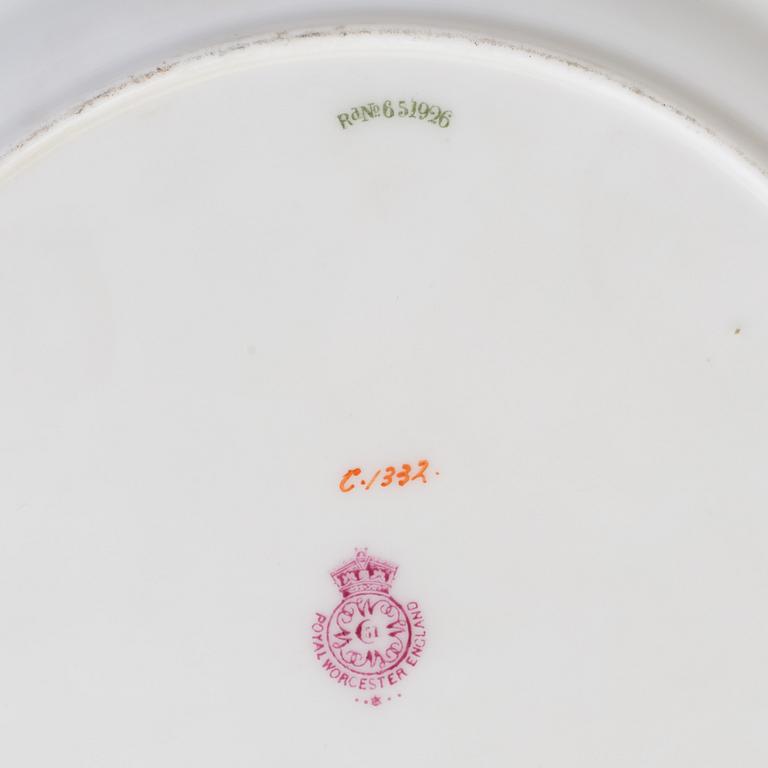 TALLRIKAR, åtta stycken, porslin. England, Royal Worcester.