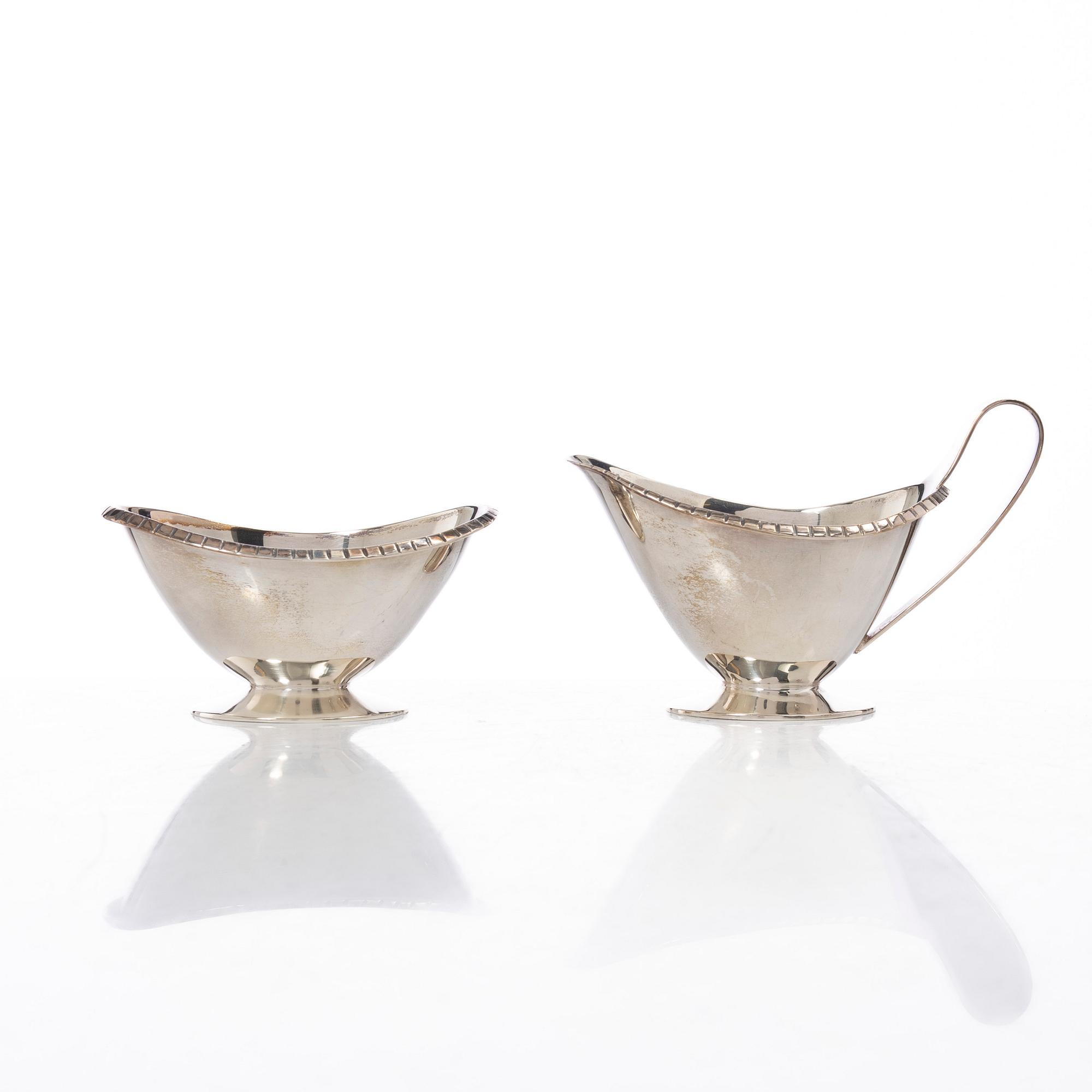 Mockakanna, sockerskål, gräddkanna samt bricka, silver, bl a Tyskland, med svenska importstämplar, 1900-tal.