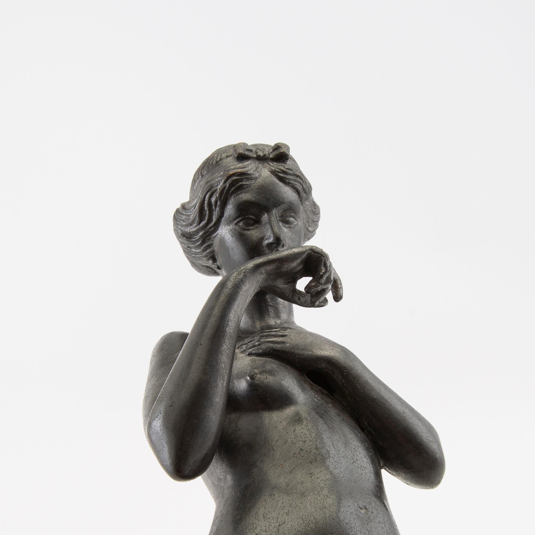 Dekorativ skulptur naken kvinna 1900-talets början.