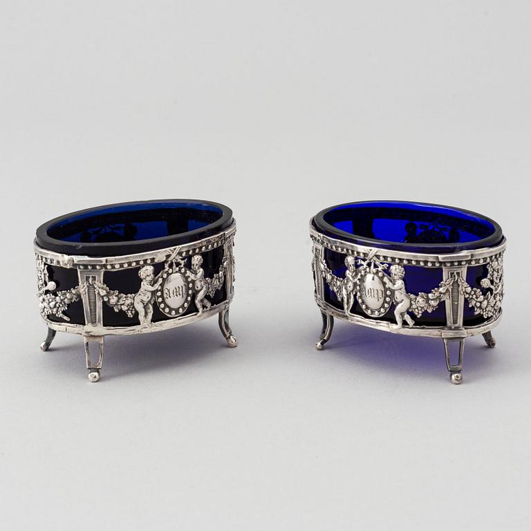 Andre-Alexandre Guignard, saltkar, ett par, silver, Paris 1783.