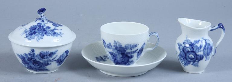 SERVISDELAR, 50 st, porslin, "Blå blomst", Kongl Dansk.