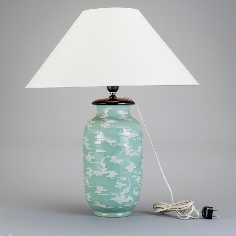 BORDSLAMPA, porslin, Kina, 1900-tal.