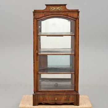 VITRINSKÅP, Senempire, 1800-talets mitt.