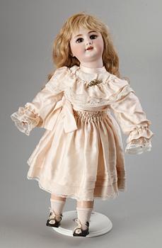 901. A french bisquit doll, marked DEP Tete Jumeau, 20th century first part.
