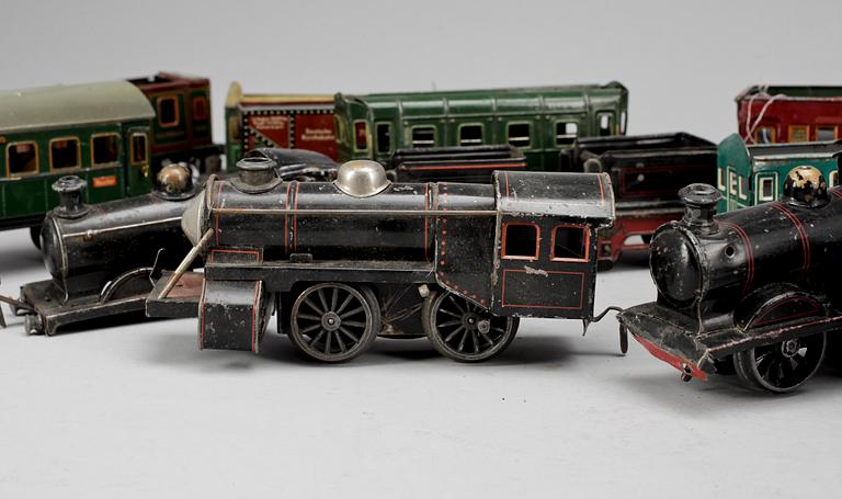 PARTI LEKSAKER, ca 30 delar, metall, bland annat personvagn 17310 Raucher, Märklin i skala 0. Omkring 1900-talets mitt.