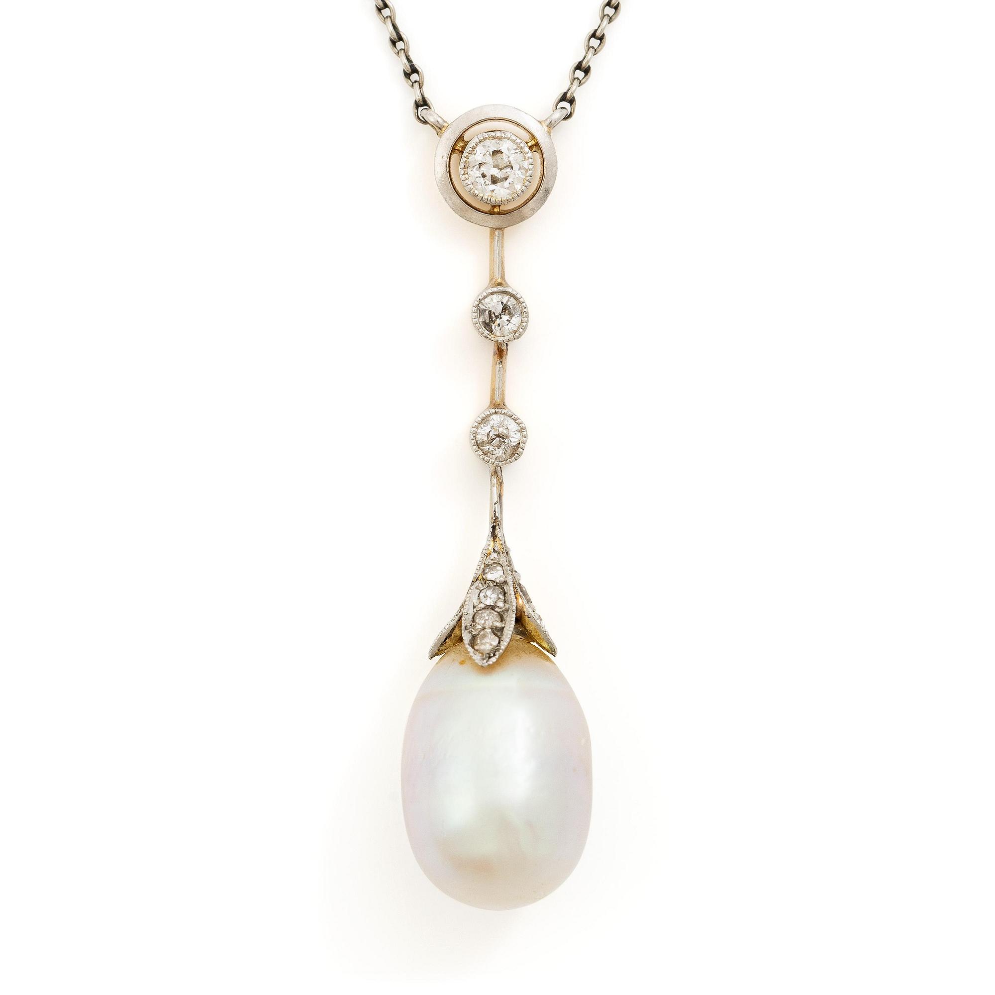 Collier 18K guld och silver med en pärla samt gammalslipade diamanter.