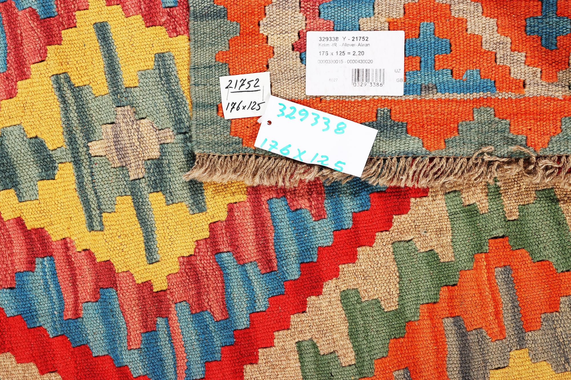 A Kilim rug, c. 176 x 125 cm.