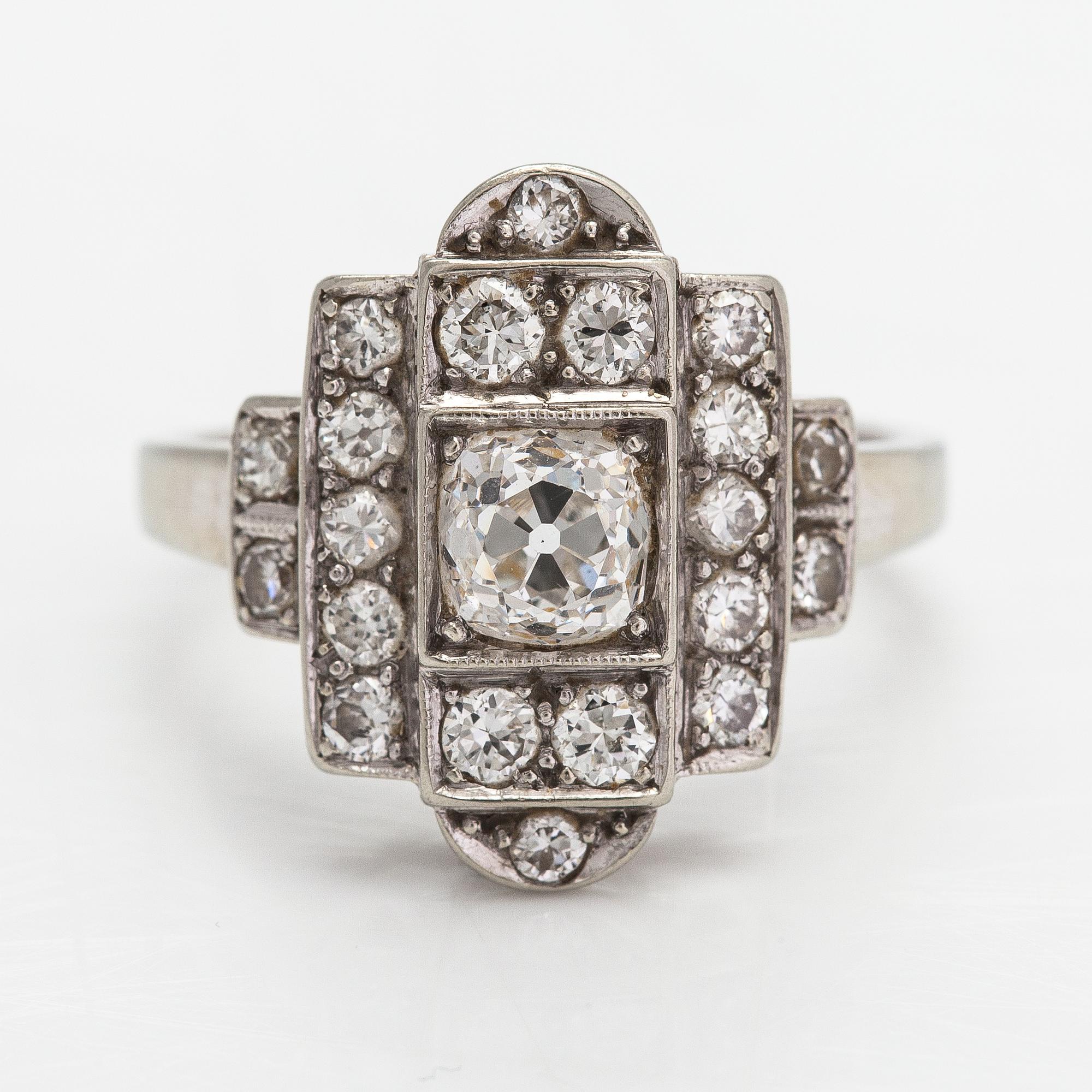 An 18K white gold ring with diamonds ca. 1.00 ct in total. G Dahlgren & co, Malmoe 1947.