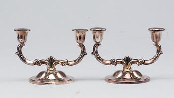 KANDELABRAR, ett par, silver, svenska importstämplar, 1900-tal, vikt med fyllning 580 g.