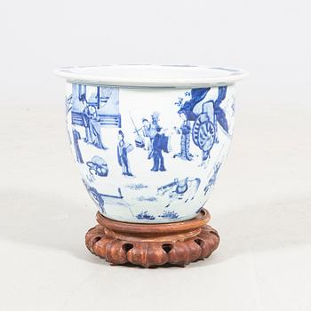 Kruka, porslin. Qingdynastin, Kangxi (1662-1722).