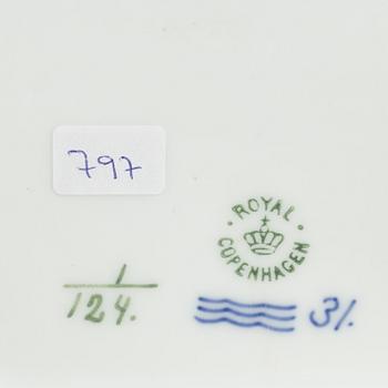 Ytterfoder, porslin, Royal Copenhagen, "Musselmalet", modell 124, 1898-1923.