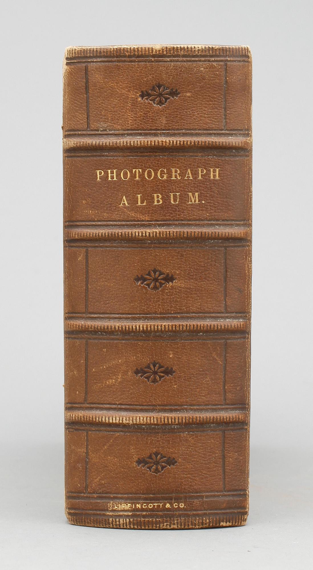 FOTOALBUM, med ca 98st foton USA, kända personer, bland annat Abraham Lincoln, omkring sent 1800-tal.