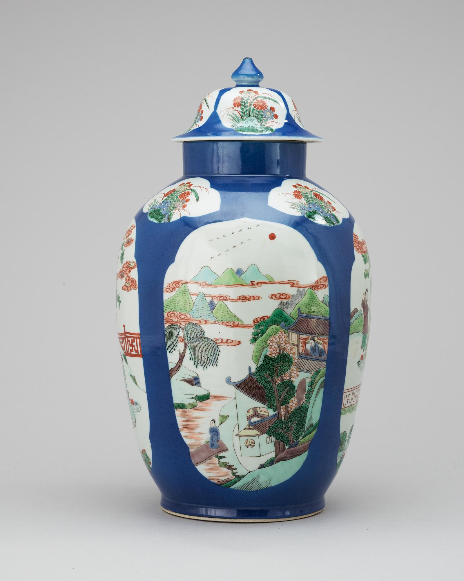 URNA MED LOCK, porslin. Kangxi-stil.