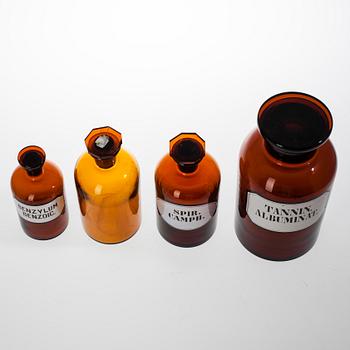 APOTEKSFLASKOR, 4 st, glas, 1900-talets första hälft.