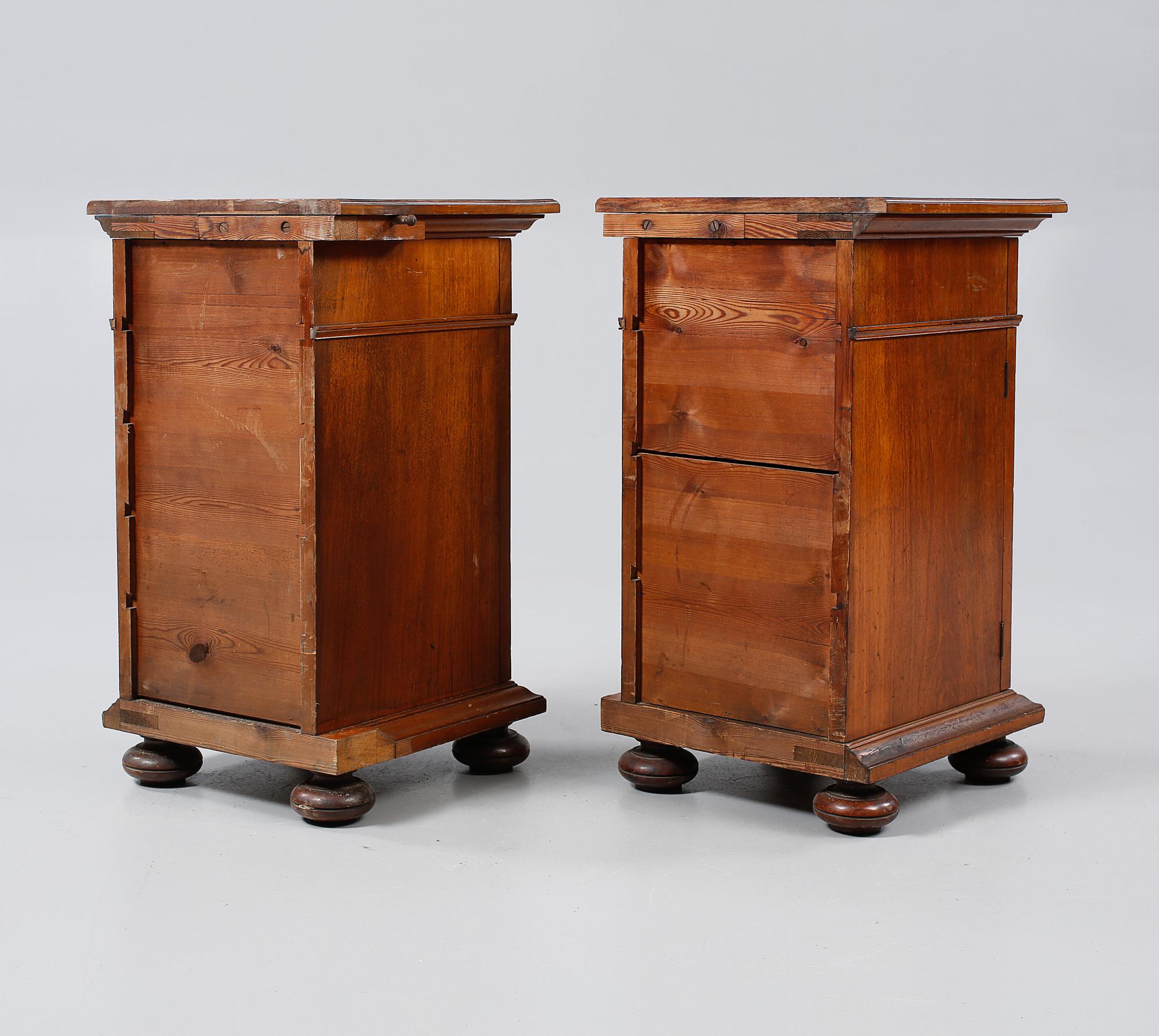 SÄNGBORD, ett par, nyrenässans, 1800-talets slut.