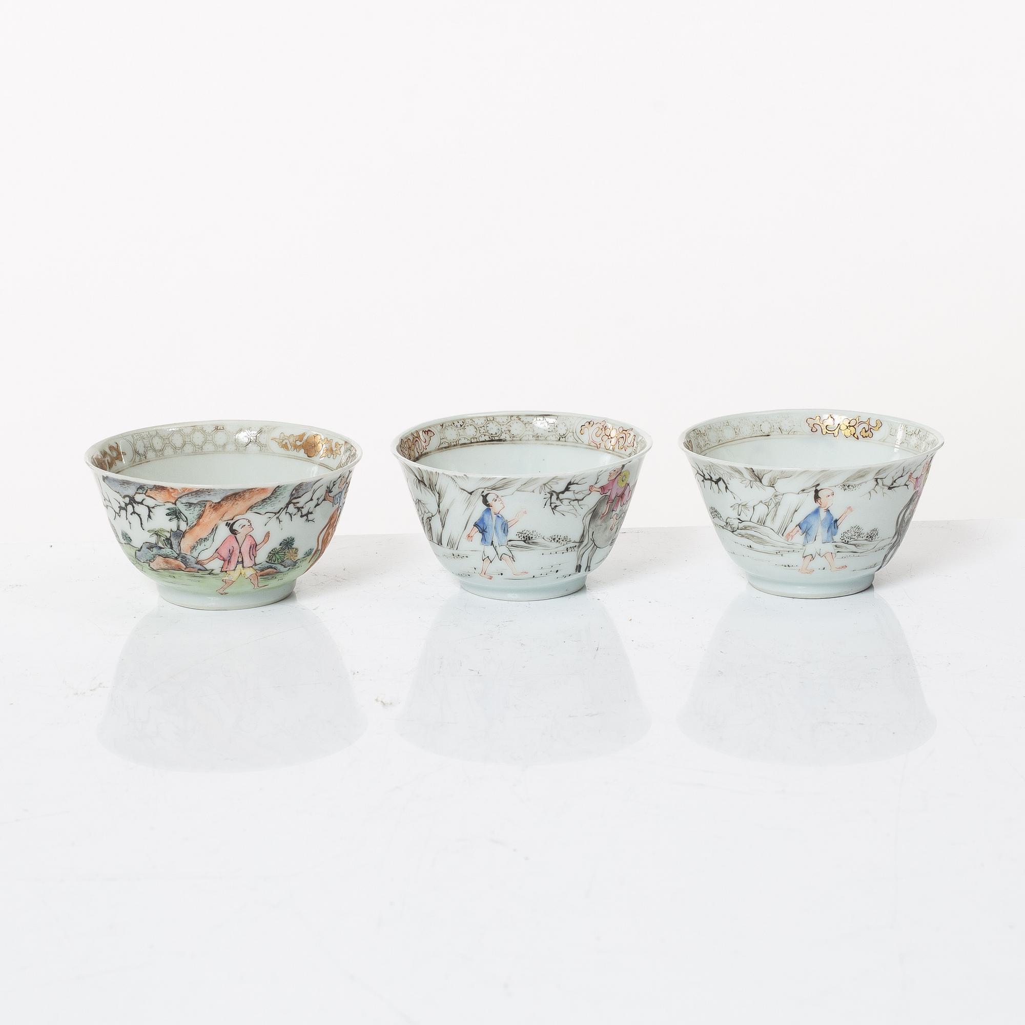 A set of three famille rose cups, Qing dynasty, Qianlong (1736-95).