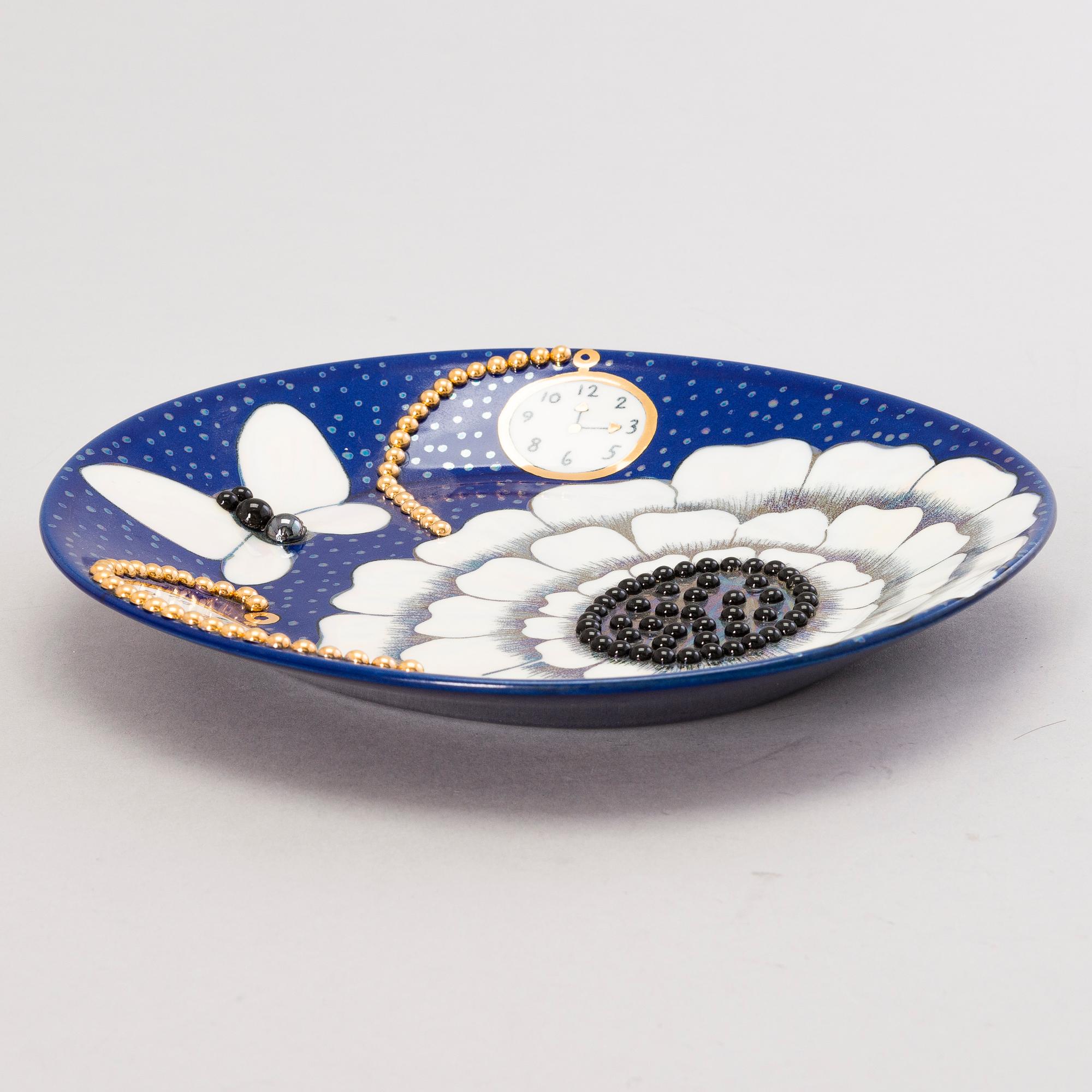 BIRGER KAIPIAINEN, a ceramic decorative dish signed Birger Kaipiainen, Arabia, Finland.
