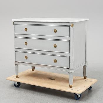 A painted Gustavian style chest of drawers, first half of the 20th Century.