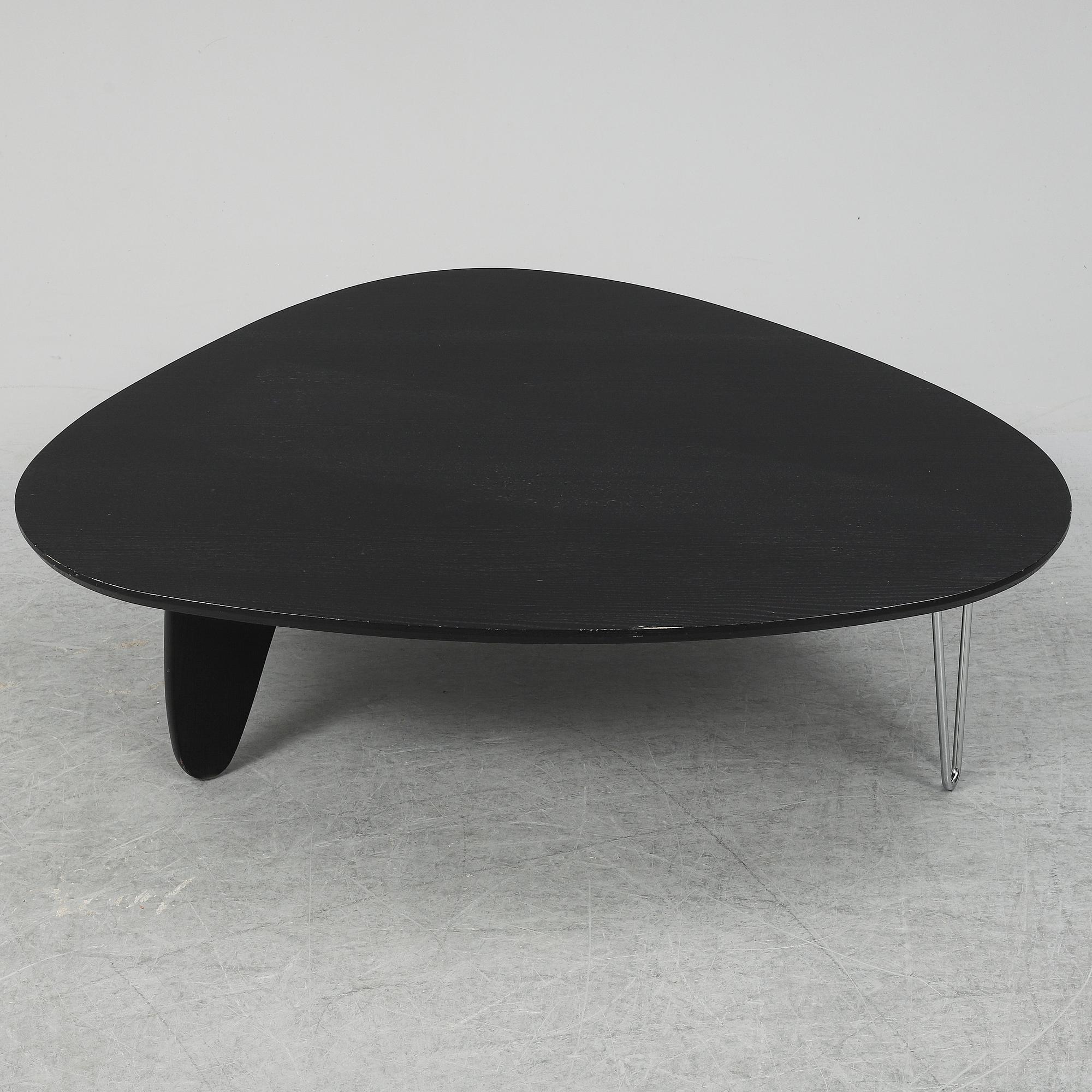 ISAMU NOGUCHI, soffbord, "Fin Table", Vitra Design Museum, 2002.