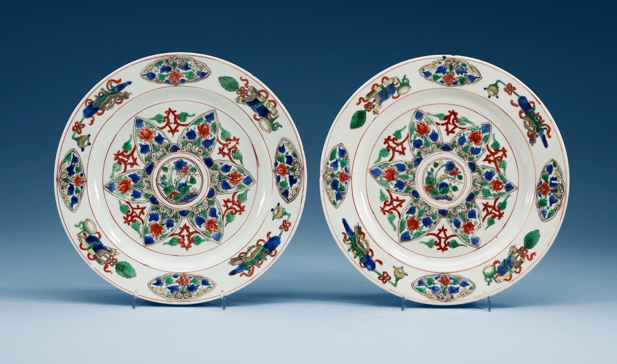 A pair of famille verte dinner plates, Qing dynasty, Kangxi (1662-1722).