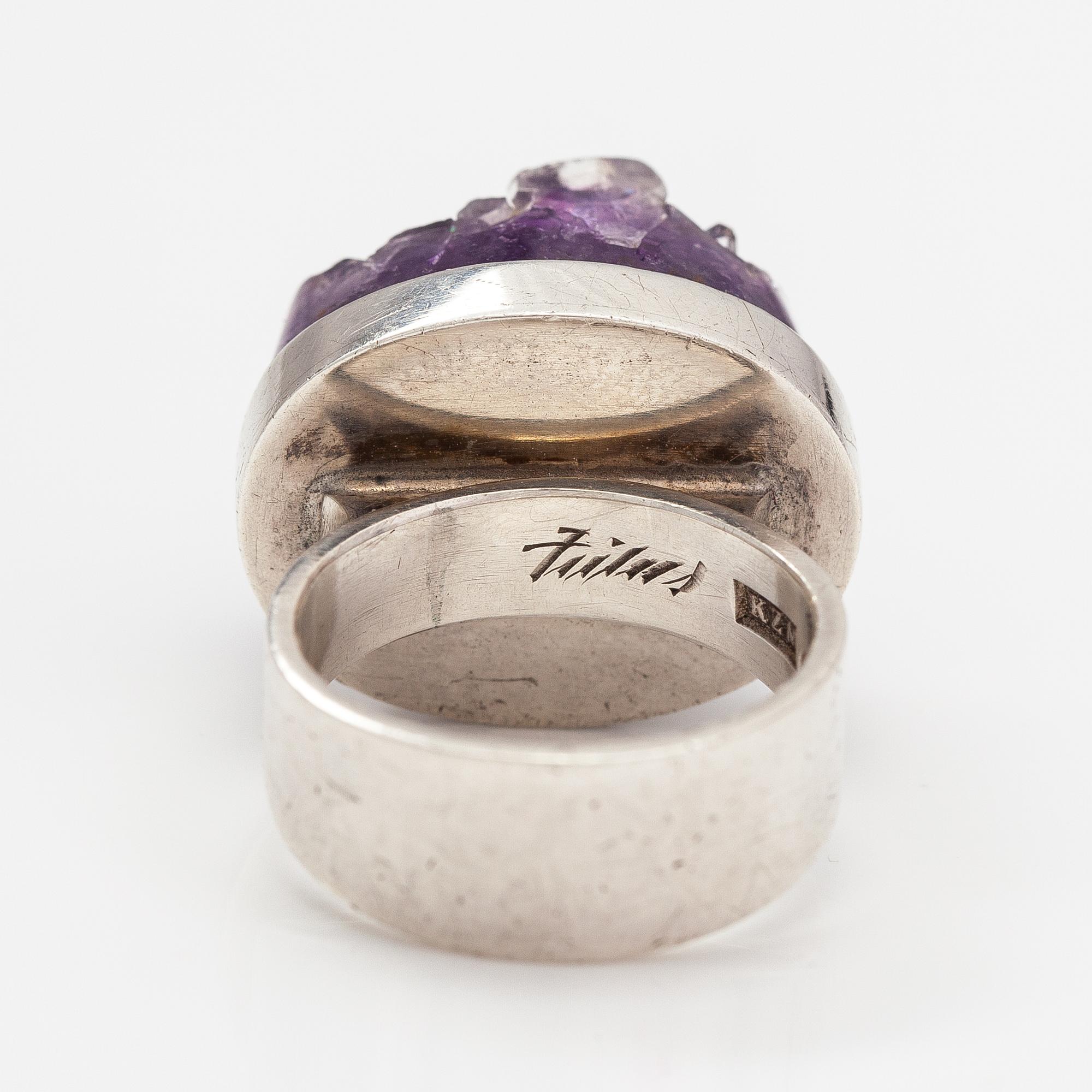 Ring, silver och ametist. Mattson Konsthantverk Zilas, Mörrum 1971.