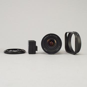 A black Leica Elmarit -M 1:2.8/21 no 3211824 from Leitz Canada with viewfinder and original box.