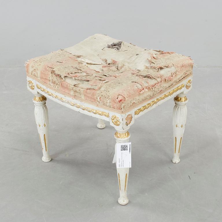 TABURETT, sengustaviansk, omkring 1800.