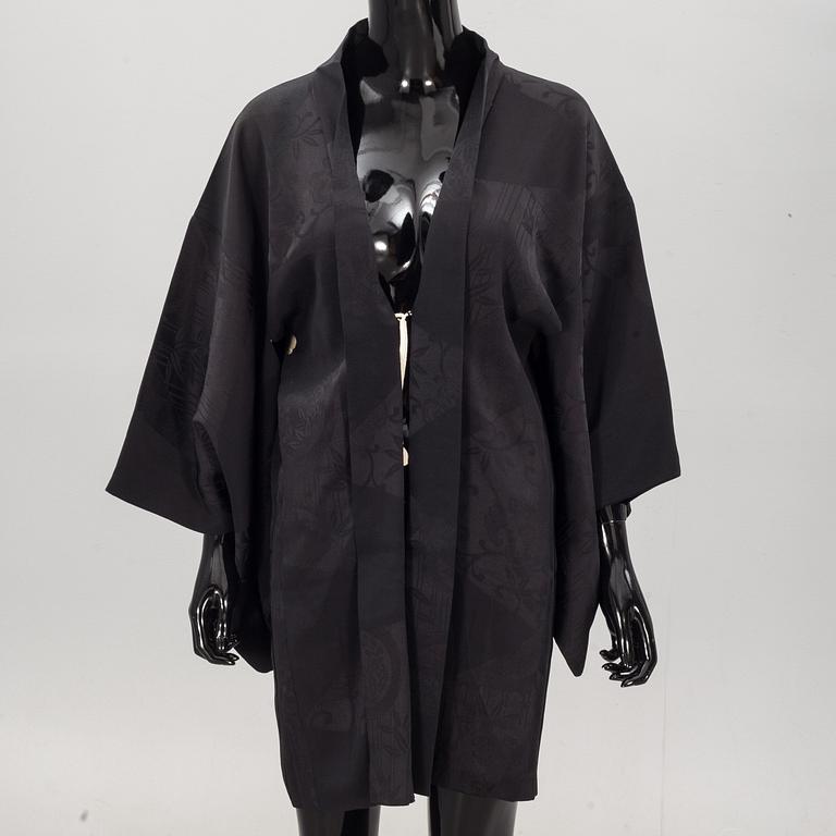 KIMONO, kort modell, siden. Enligt uppgift omkring 1900.