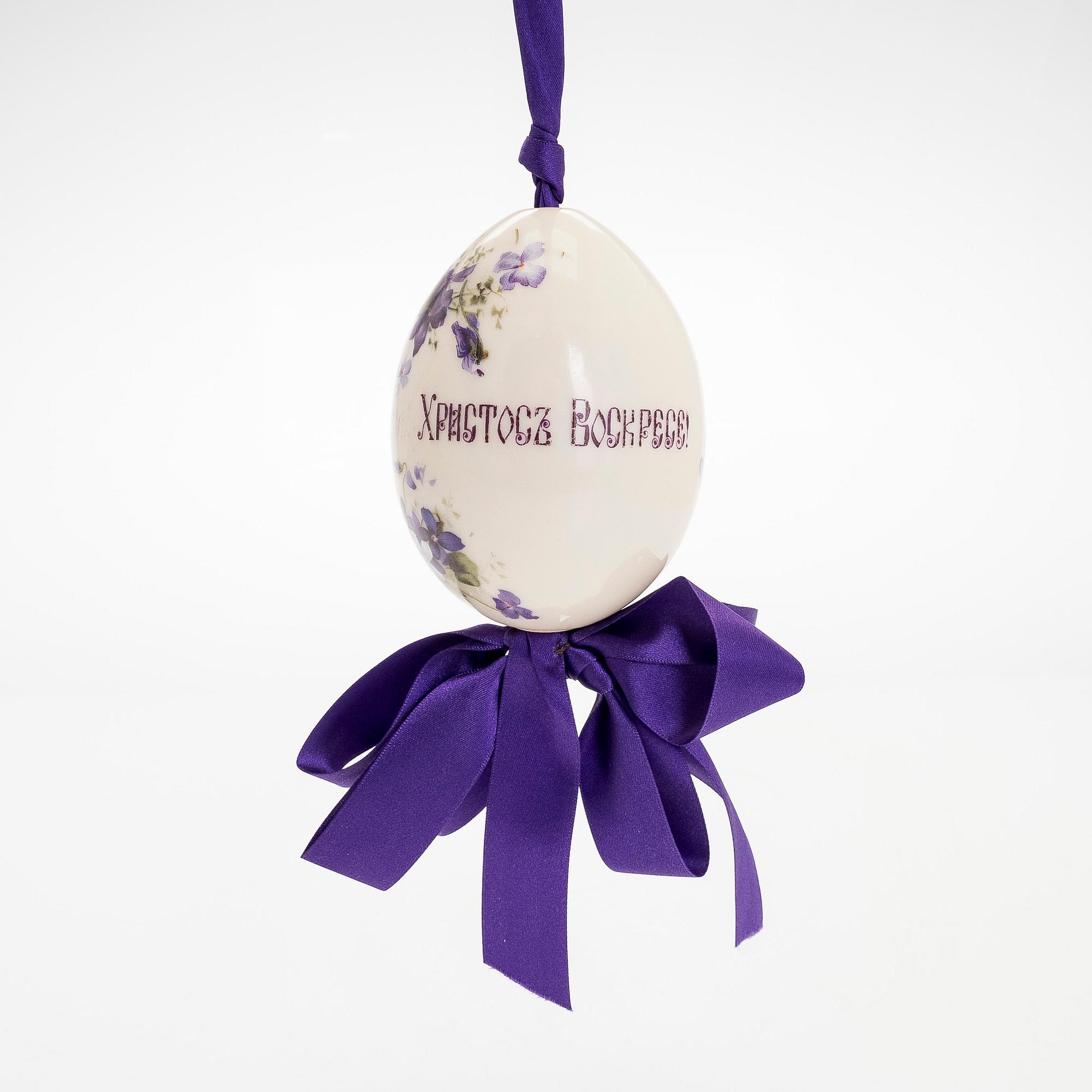 A Russian porcelain easter egg, circa 1900.