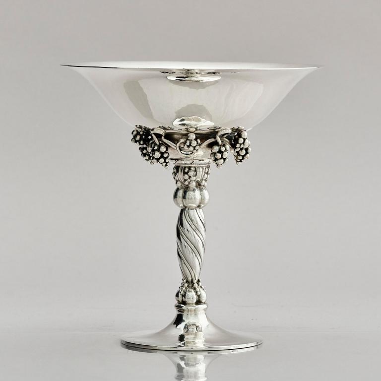 Georg Jensen, skål på fot, sterling silver, modell nr 263B, Köpenhamn 1933-1944.