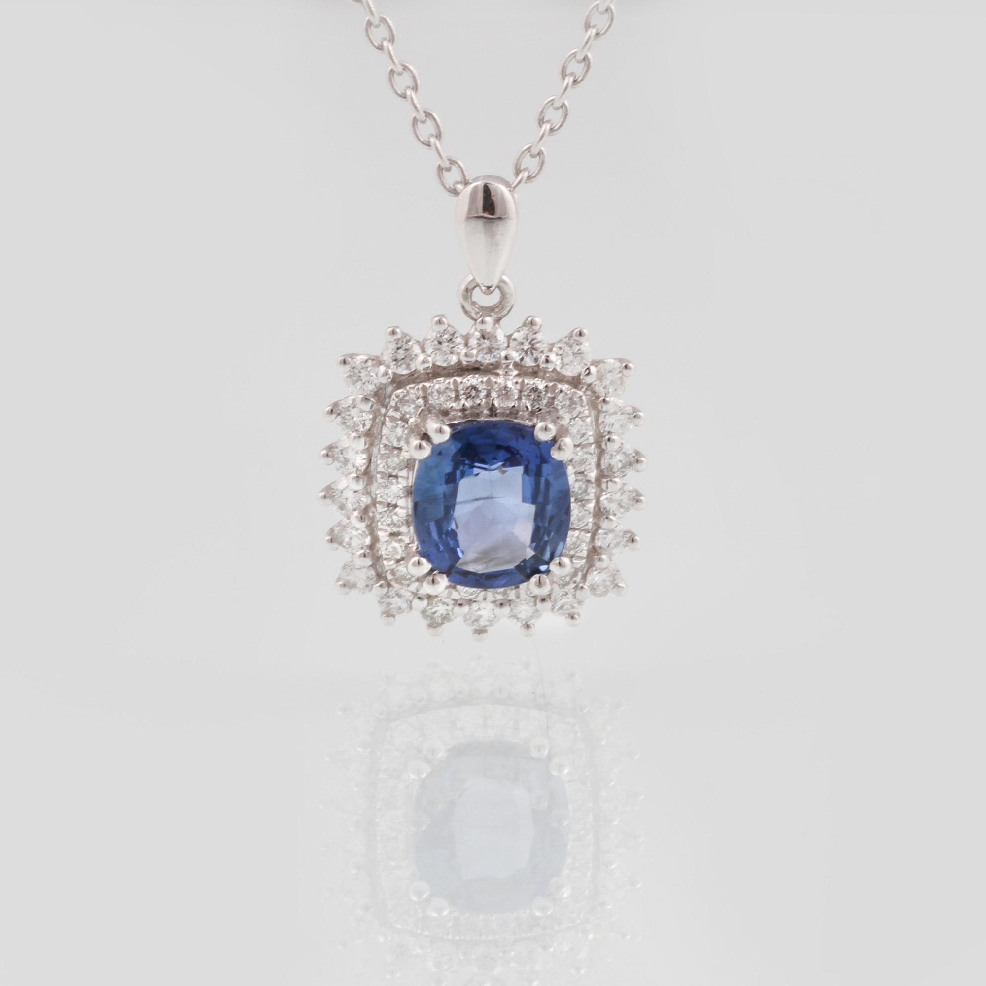 HÄNGE, 18K vitguld med ovalslipad blå safir ca 1.46 ct samt briljantslipade diamanter ca 0.49 ct. Vikt 5,1 gram.